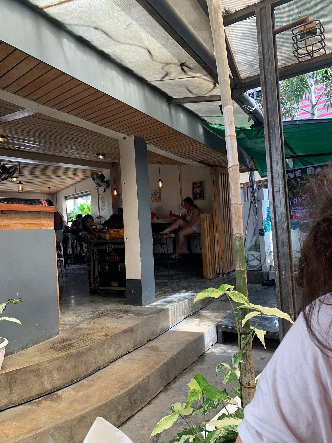 Smooth Cafe Moalboal: Fresh Smoothie Bowls and a Relaxing Beachfront Atmosphere