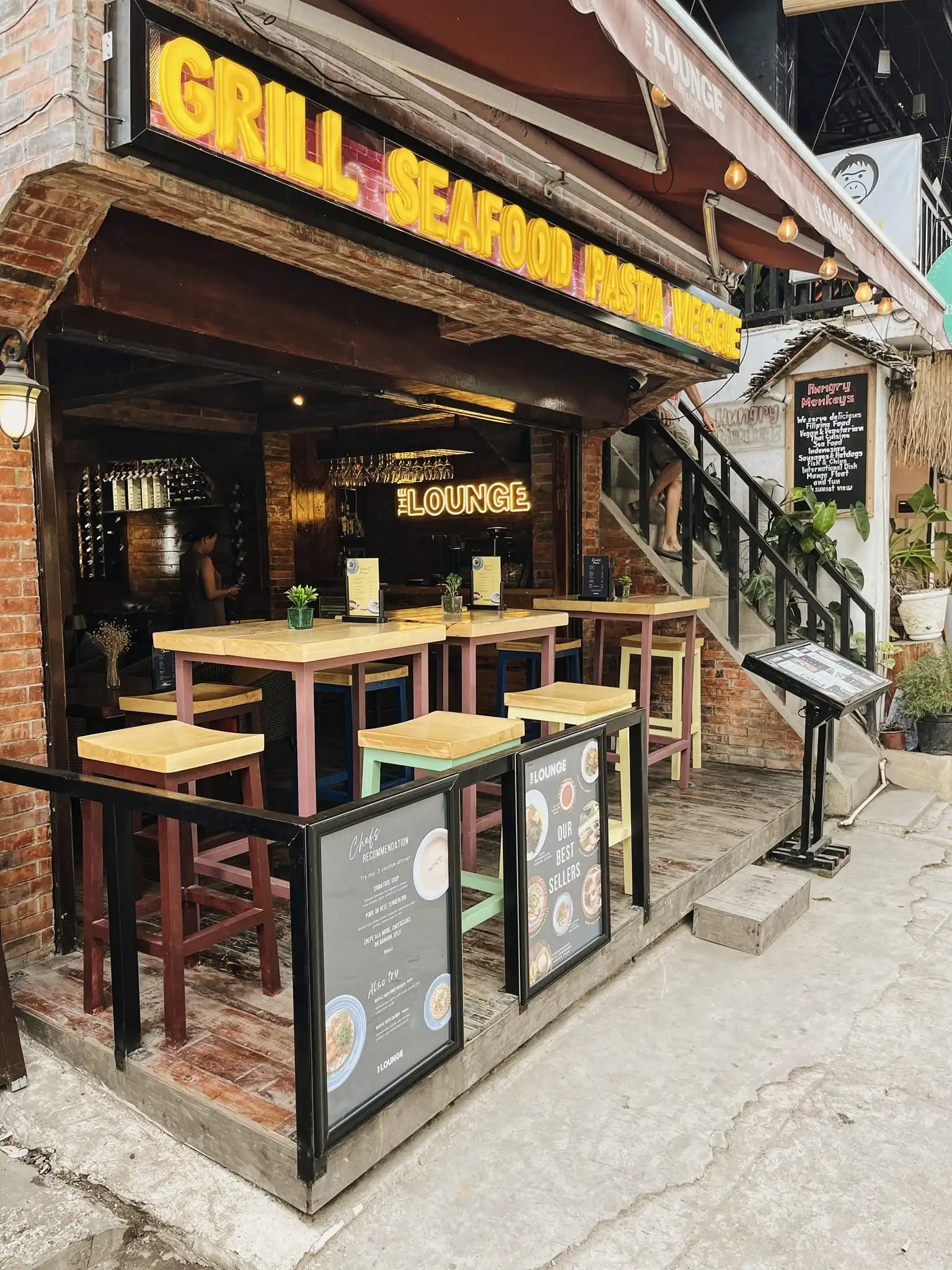 The Lounge, Moalboal, Cebu: A Cozy Hangout with Great Vibes and Flavorful Bites